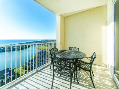 Gorgeous Miramar Vacation Condo Sleeps eight Guests
